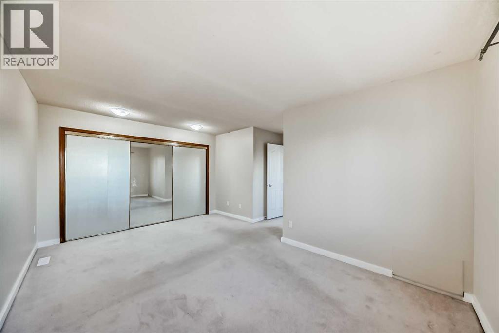 Single Family House for Sale in  Signal Hill Drive SW Signal Hill Calgary 