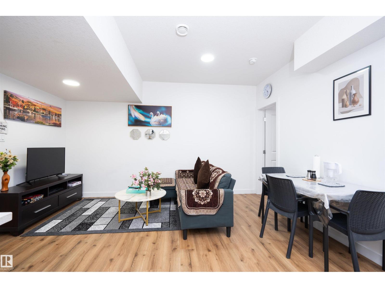 2126 209A ST NW, Edmonton