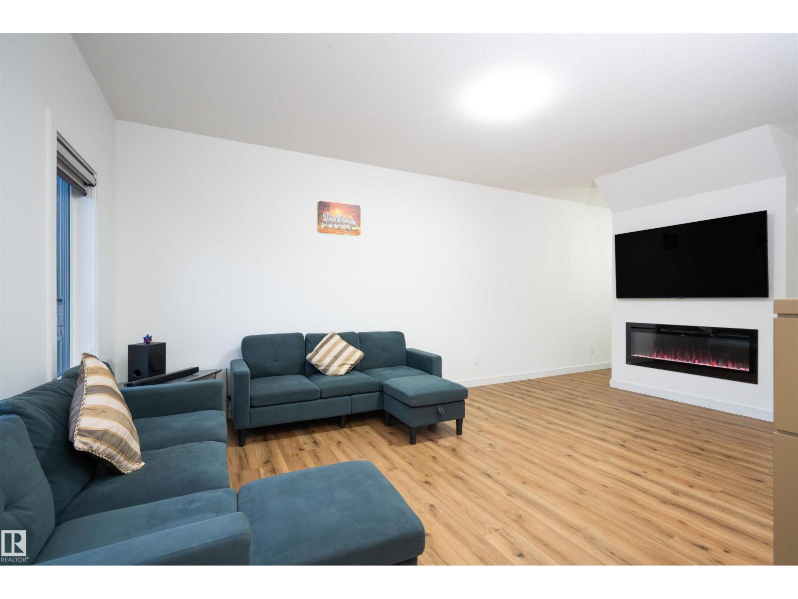 2126 209A ST NW, Edmonton