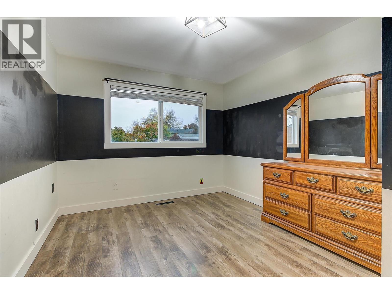  880 Hollydell Road, Kelowna