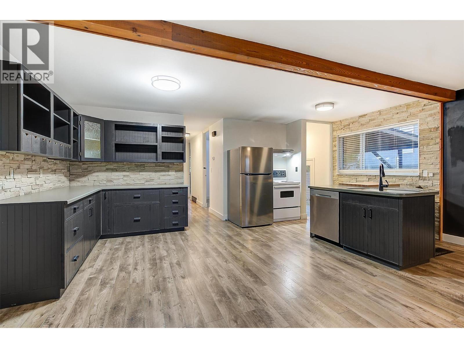  880 Hollydell Road, Kelowna