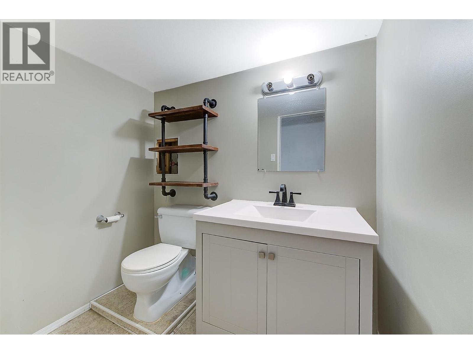  880 Hollydell Road, Kelowna