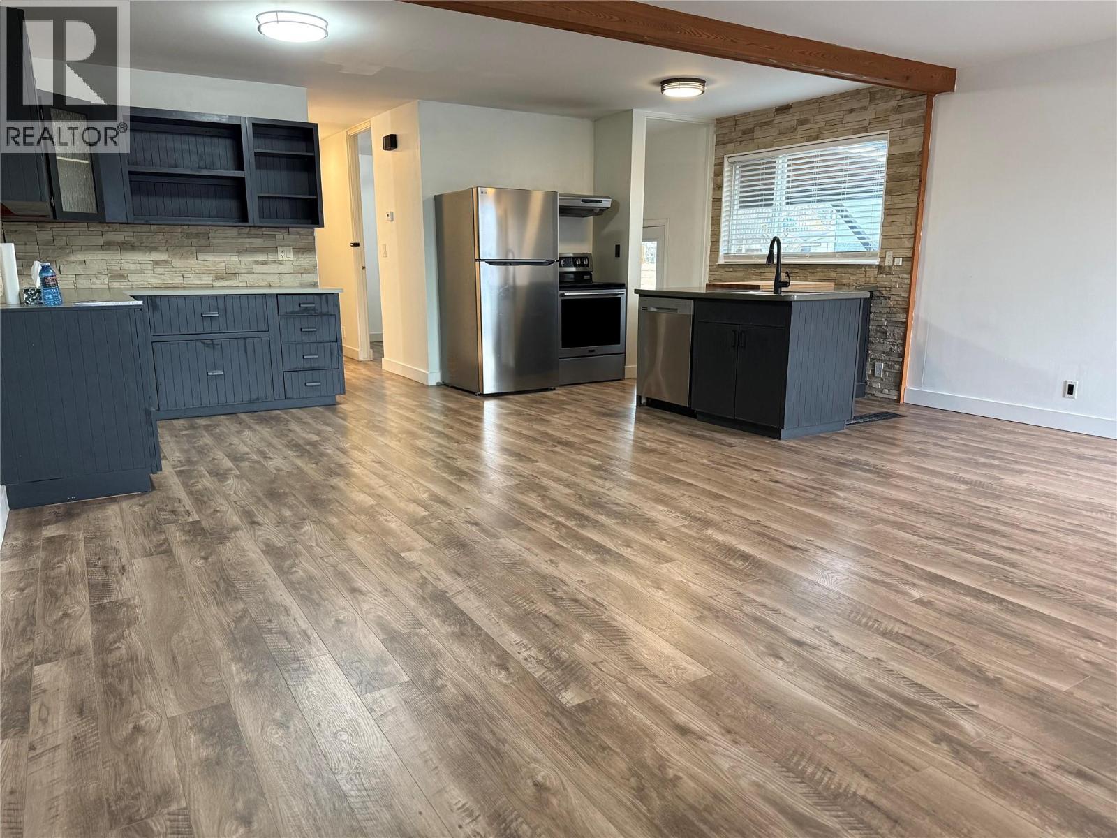  880 Hollydell Road, Kelowna