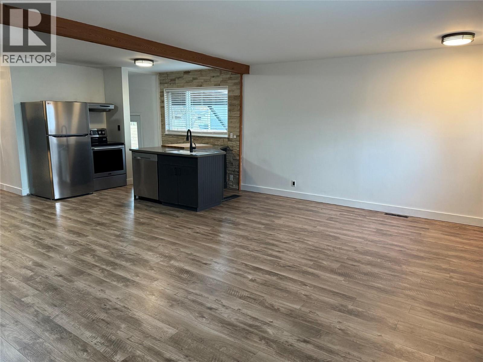  880 Hollydell Road, Kelowna