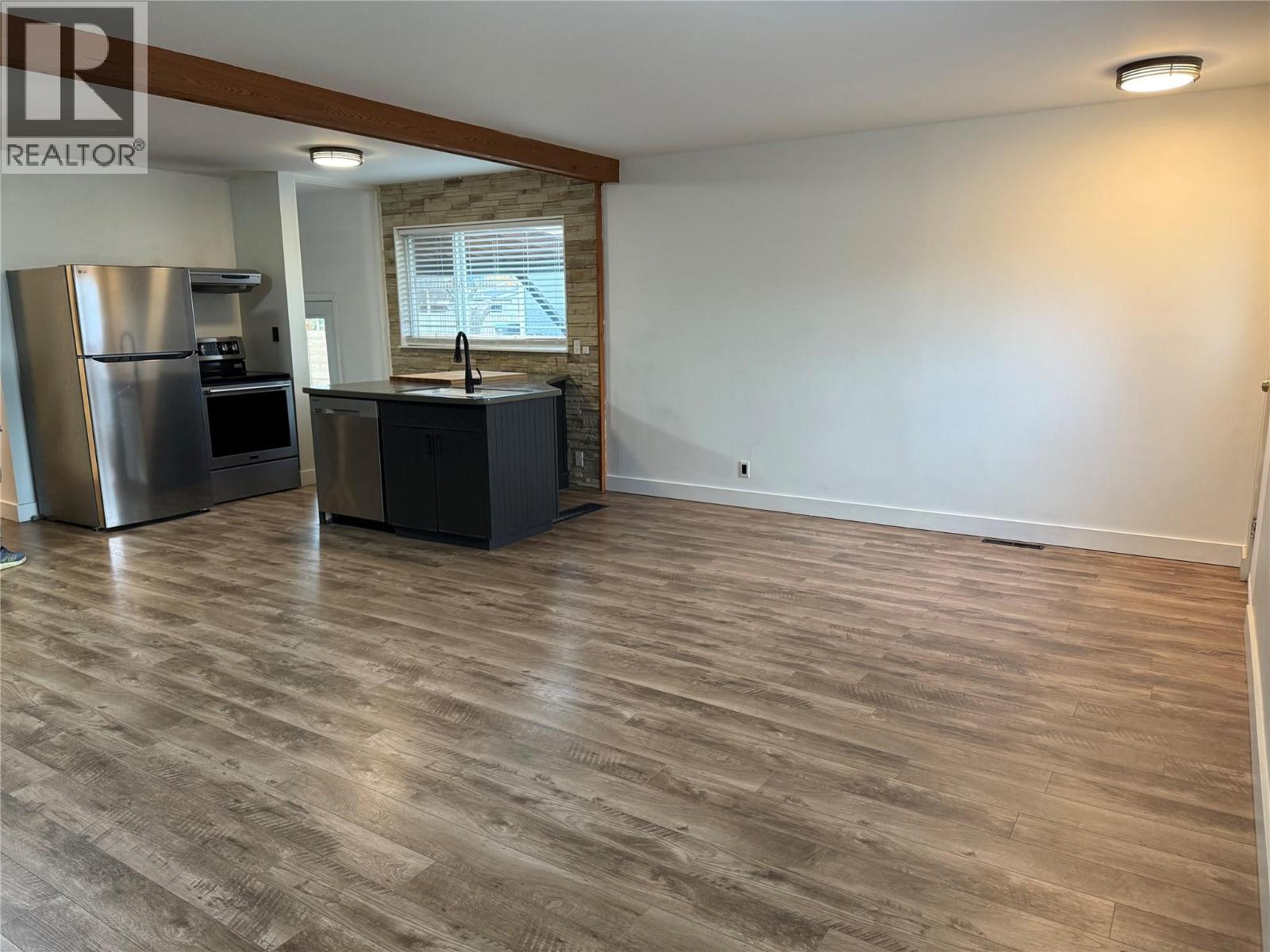  880 Hollydell Road, Kelowna