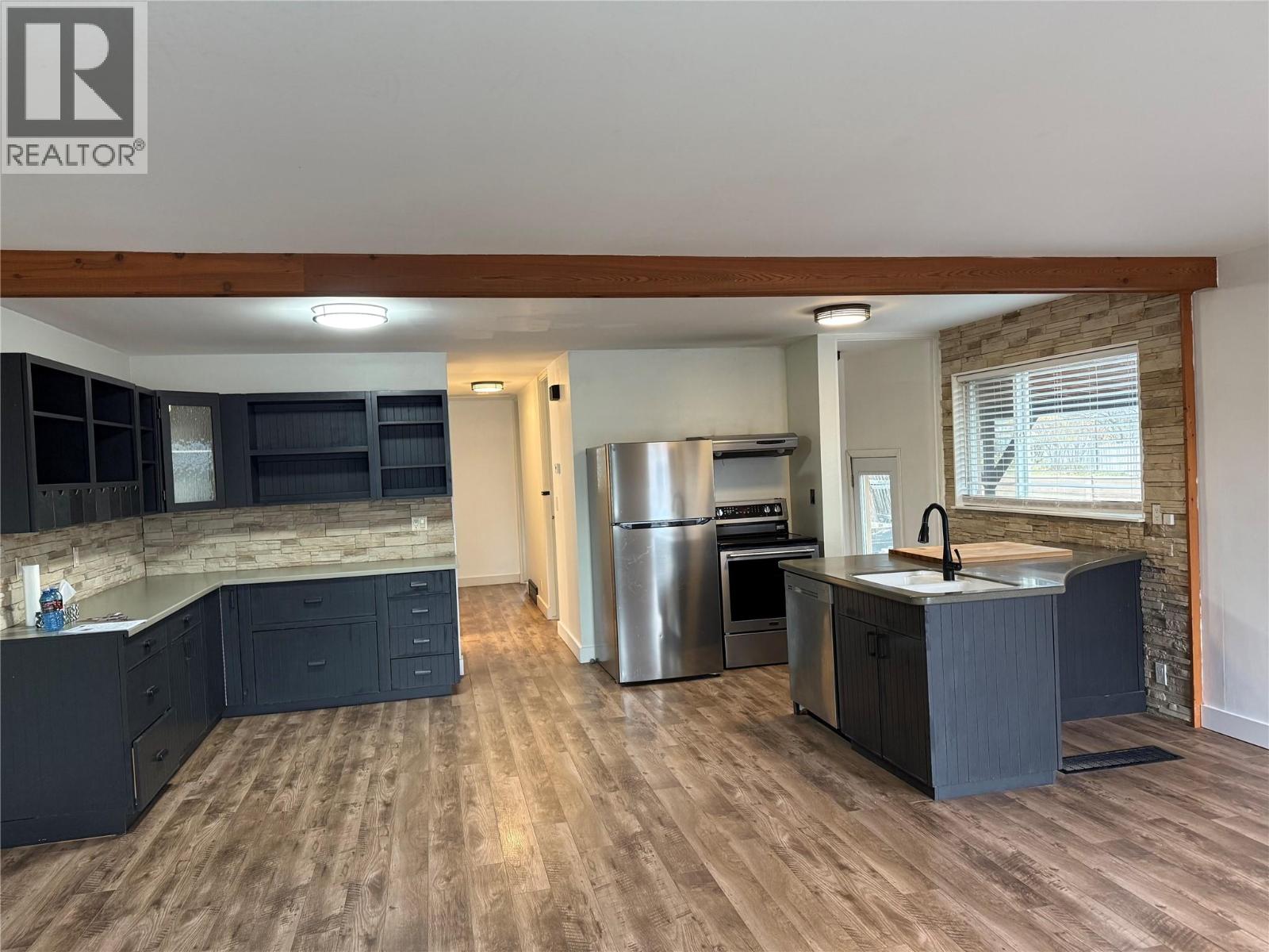  880 Hollydell Road, Kelowna