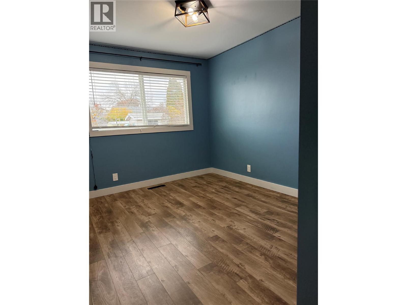  880 Hollydell Road, Kelowna