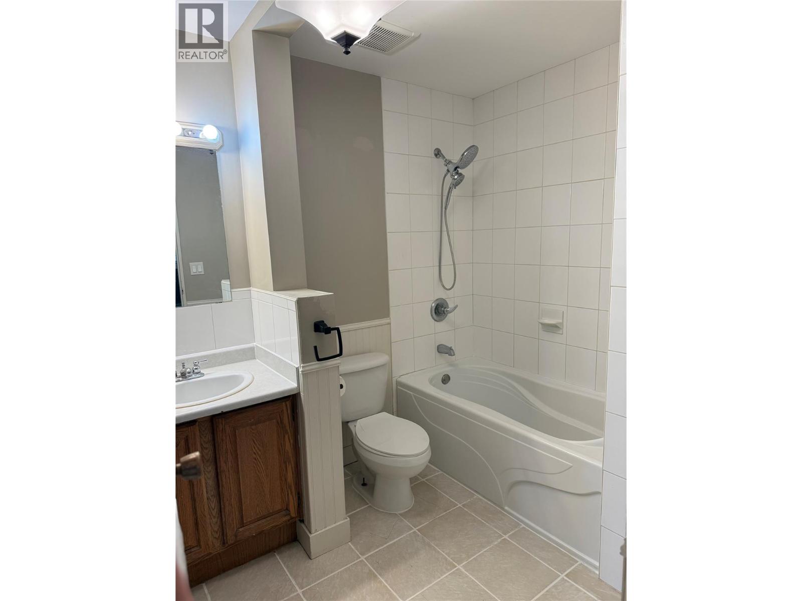  880 Hollydell Road, Kelowna