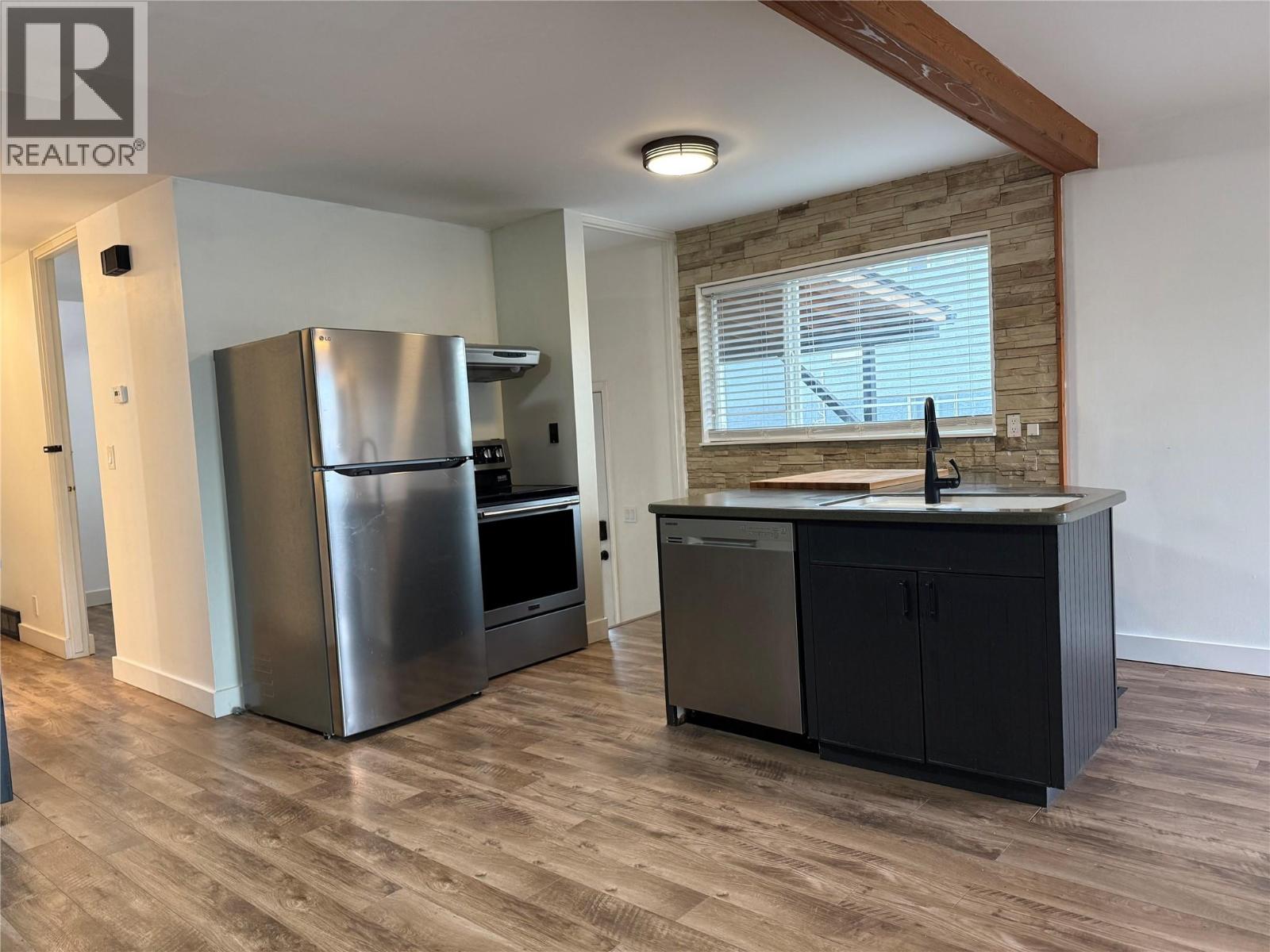  880 Hollydell Road, Kelowna