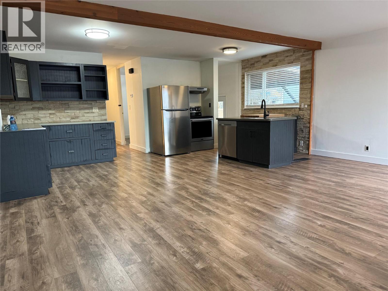  880 Hollydell Road, Kelowna