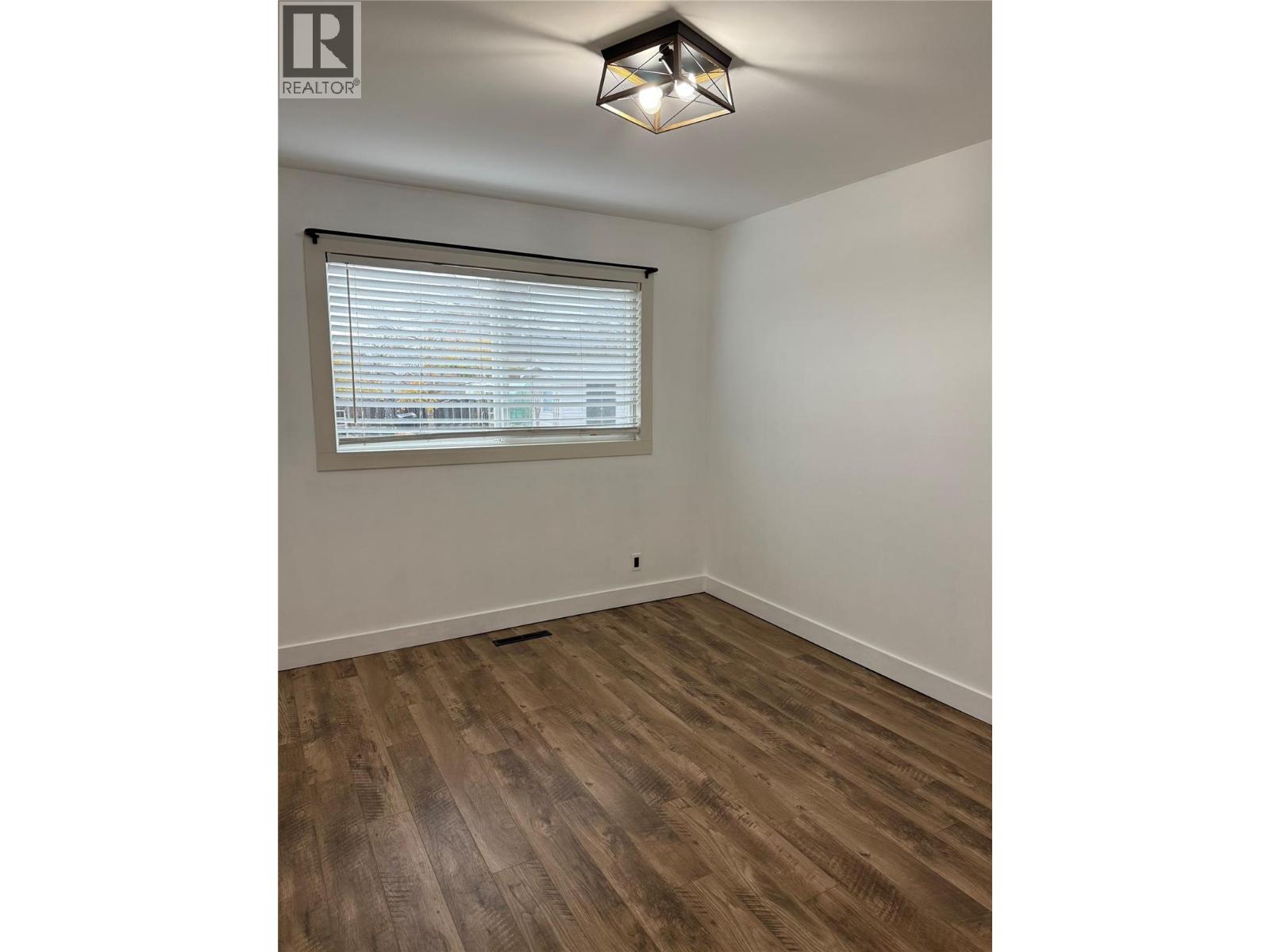  880 Hollydell Road, Kelowna