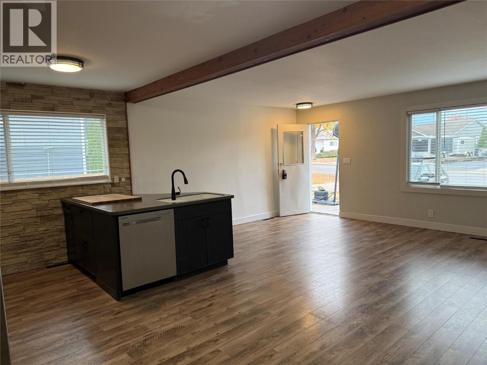  880 Hollydell Road, Kelowna