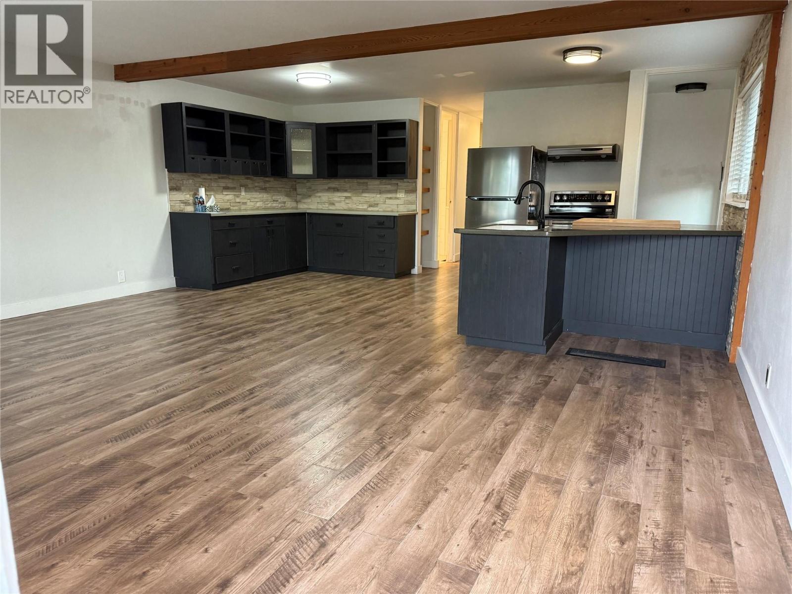  880 Hollydell Road, Kelowna