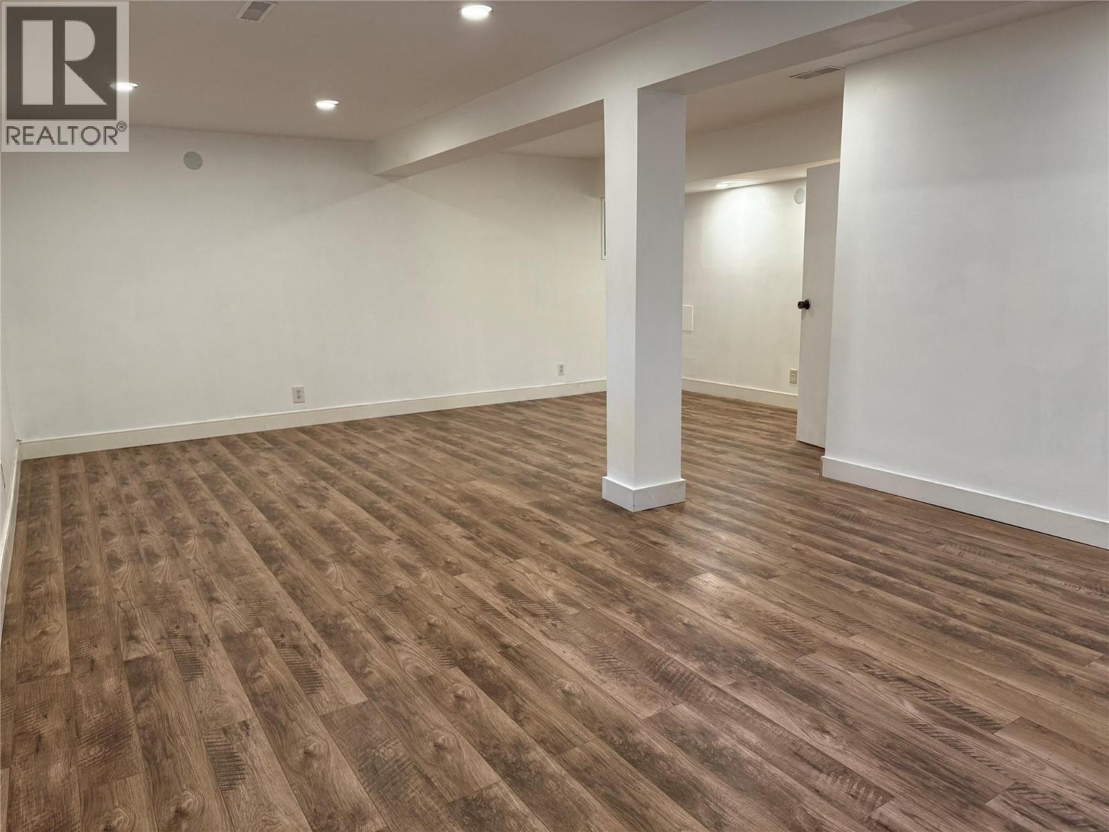  880 Hollydell Road, Kelowna