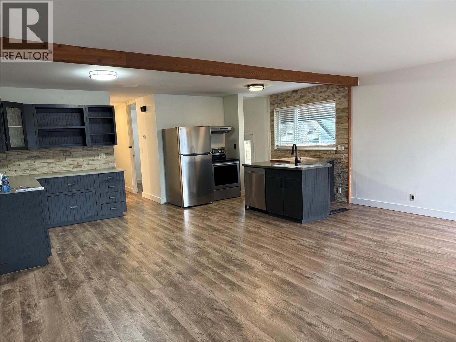  880 Hollydell Road, Kelowna