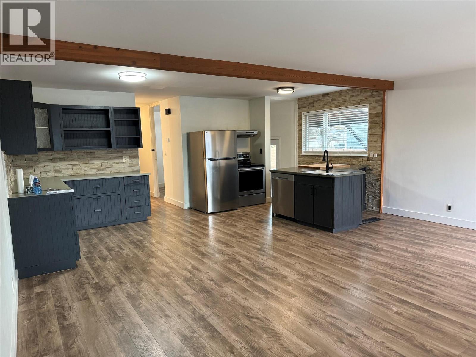  880 Hollydell Road, Kelowna