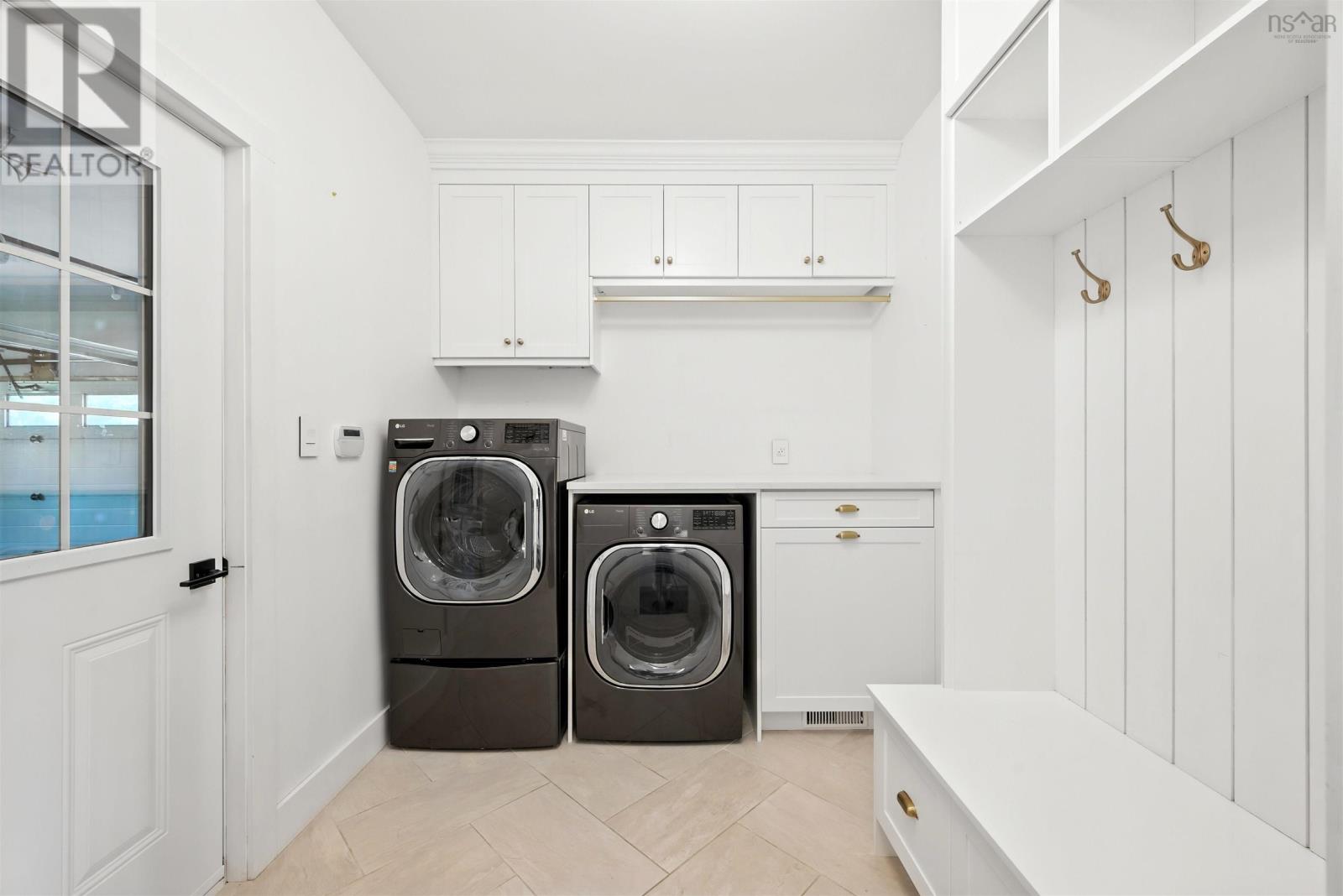 Property 21 of 49 of 261 Aberdeen Drive