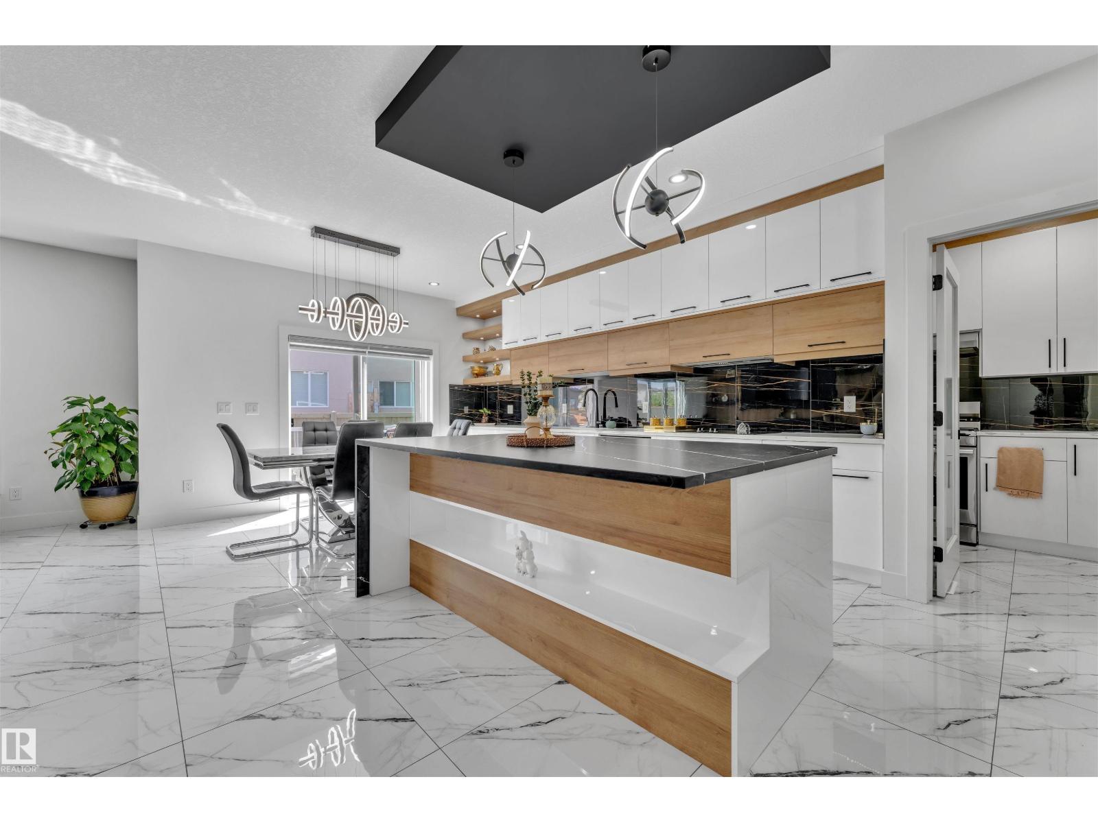 1809 18A AV NW, Edmonton