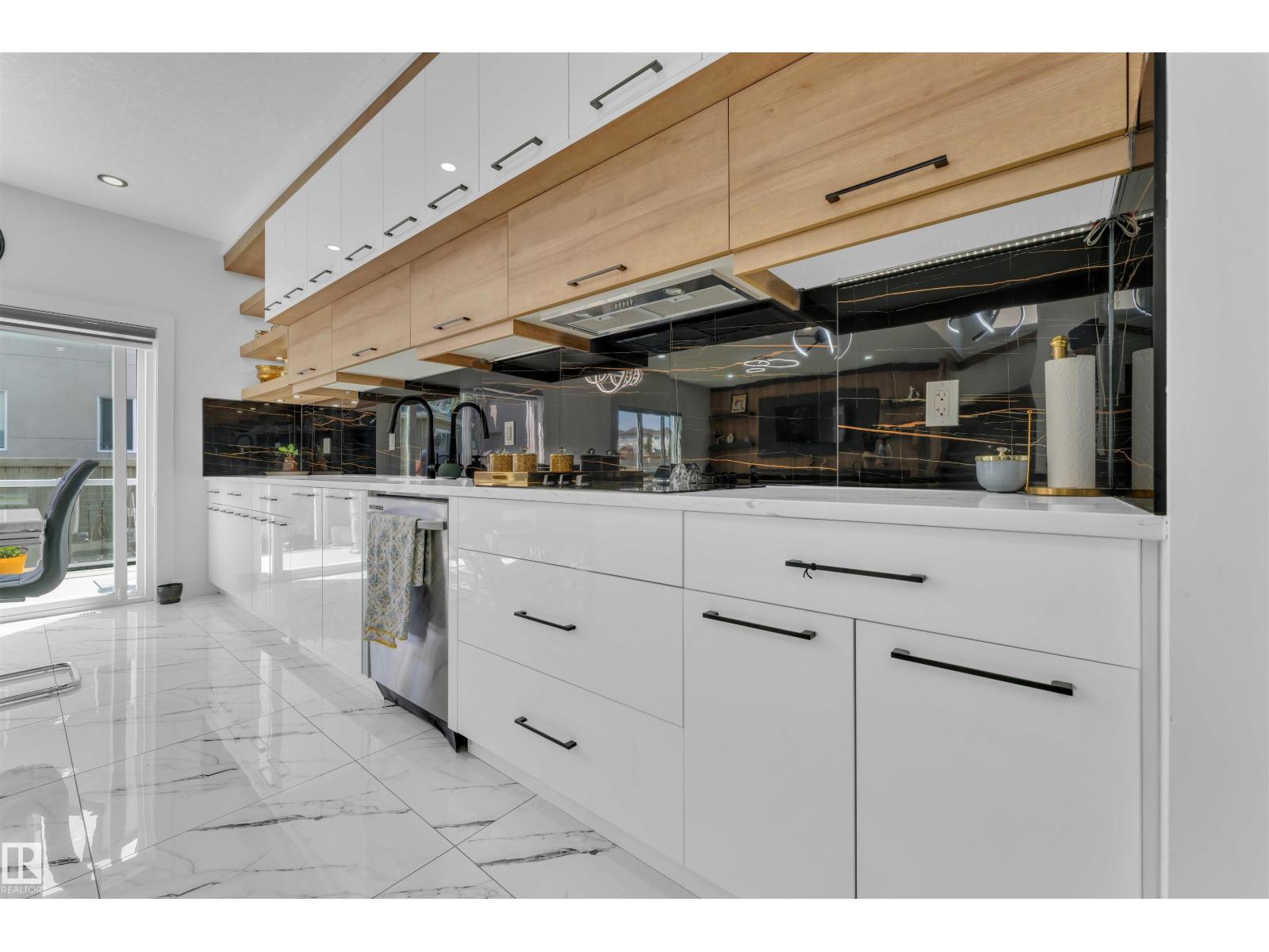 1809 18A AV NW, Edmonton