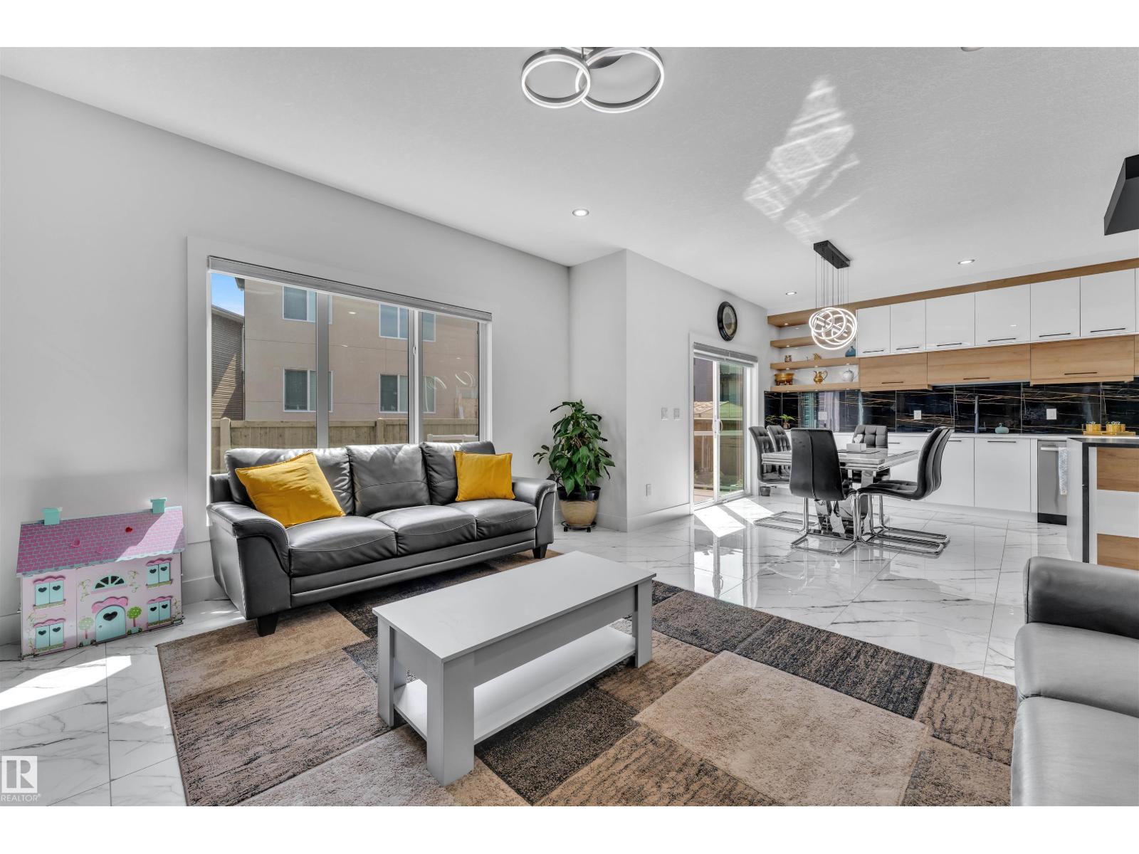 1809 18A AV NW, Edmonton