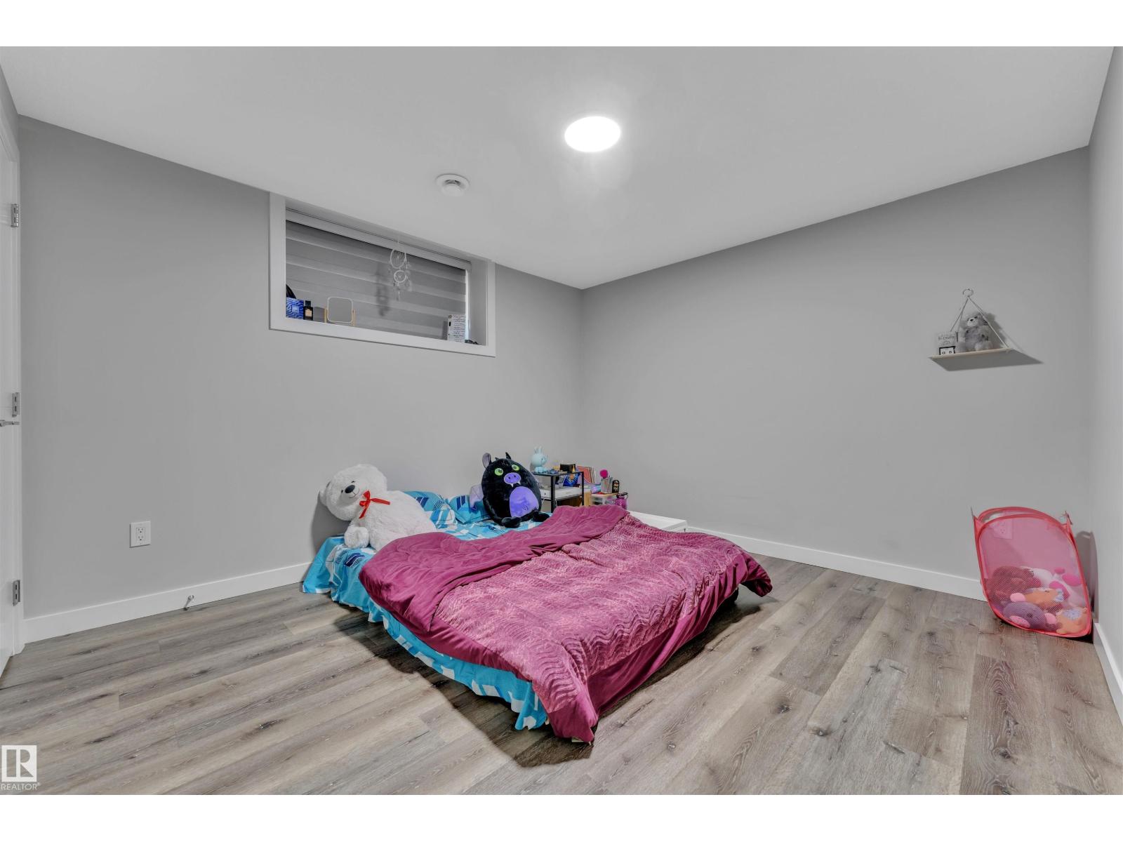 1809 18A AV NW, Edmonton