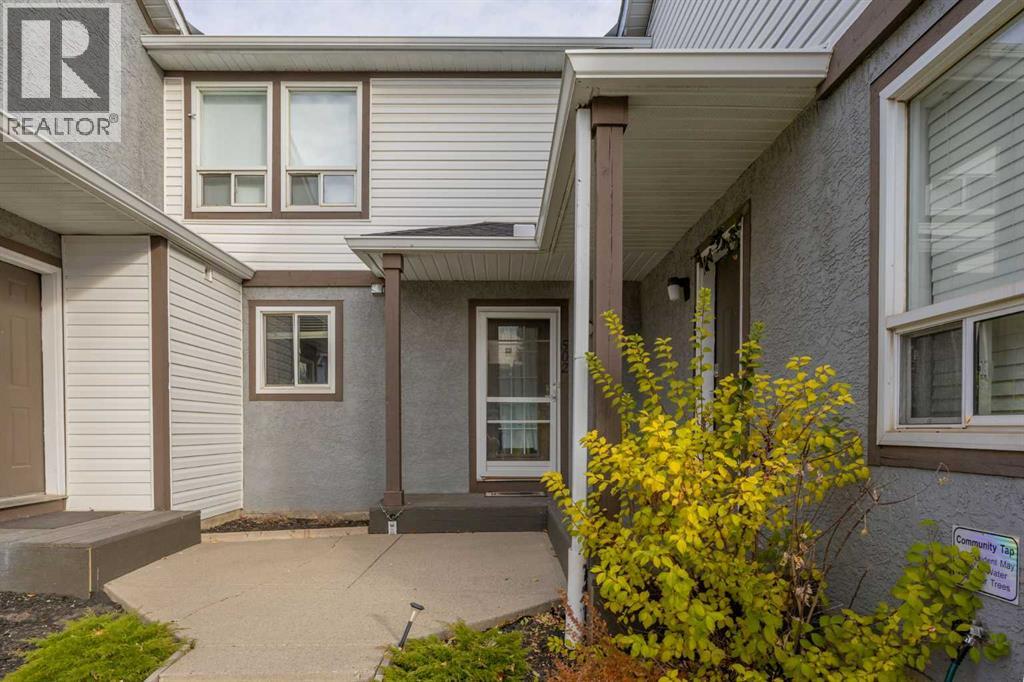 Single Family House for Sale in  Signal Hill Green SW Signal Hill Calgary 