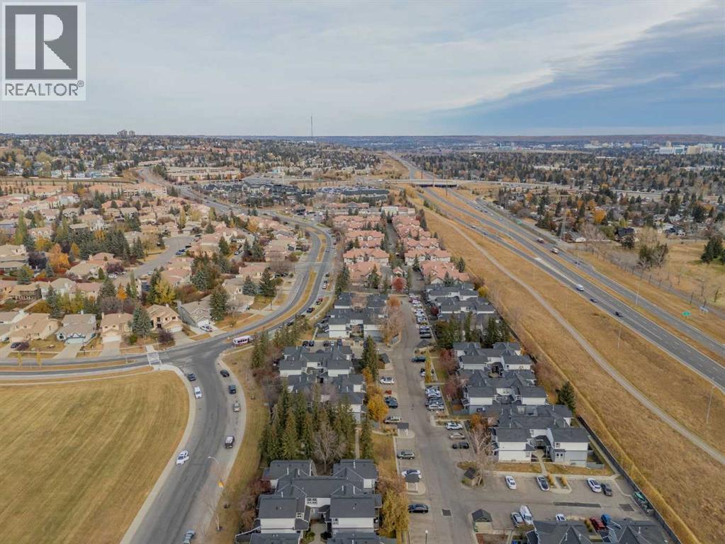 Single Family House for Sale in  Signal Hill Green SW Signal Hill Calgary 