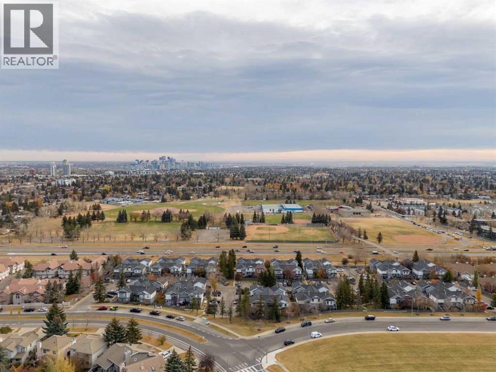 Single Family House for Sale in  Signal Hill Green SW Signal Hill Calgary 