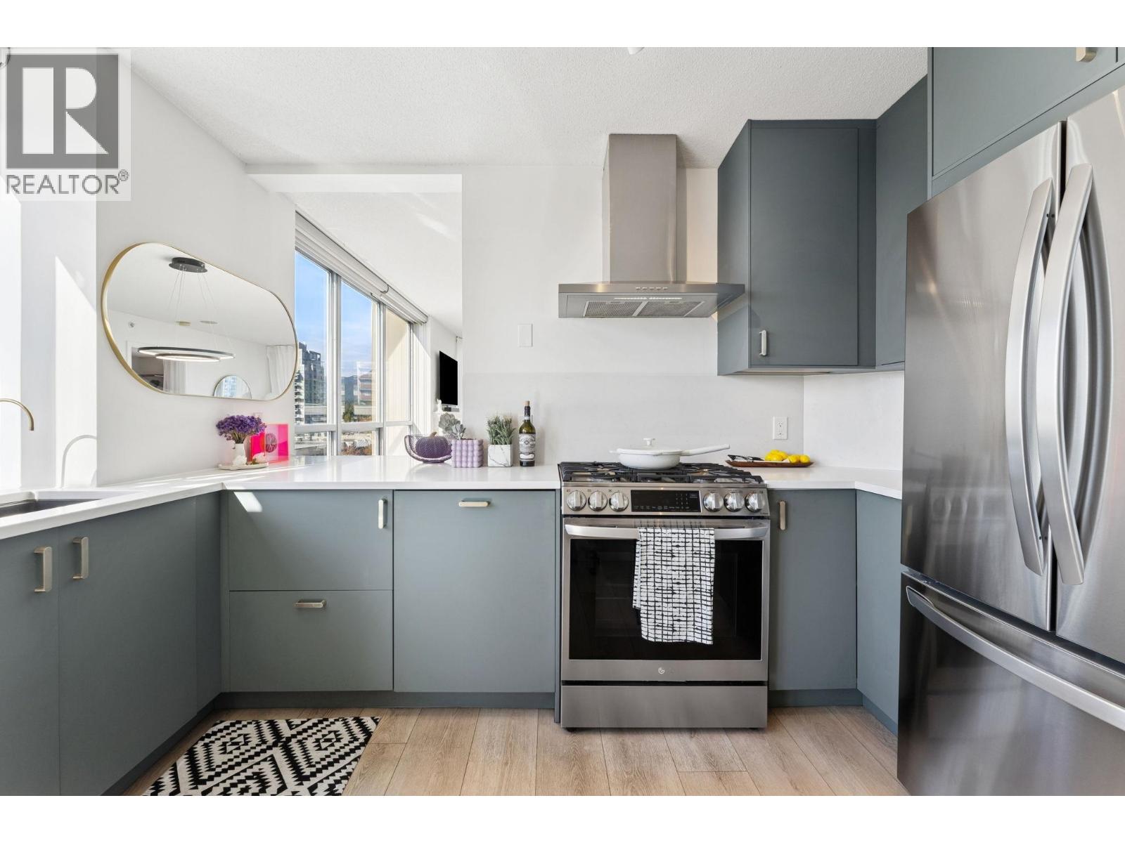 601 108 E 14TH STREET, North Vancouver