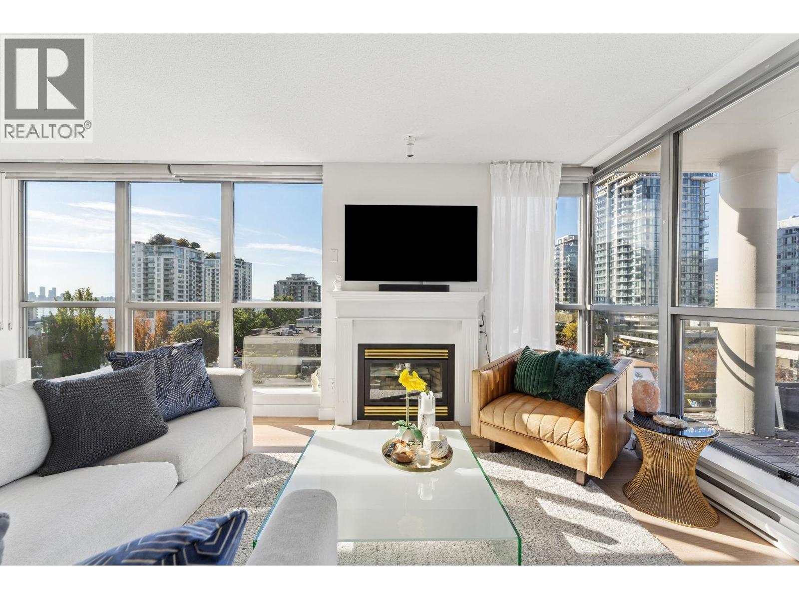 601 108 E 14TH STREET, North Vancouver