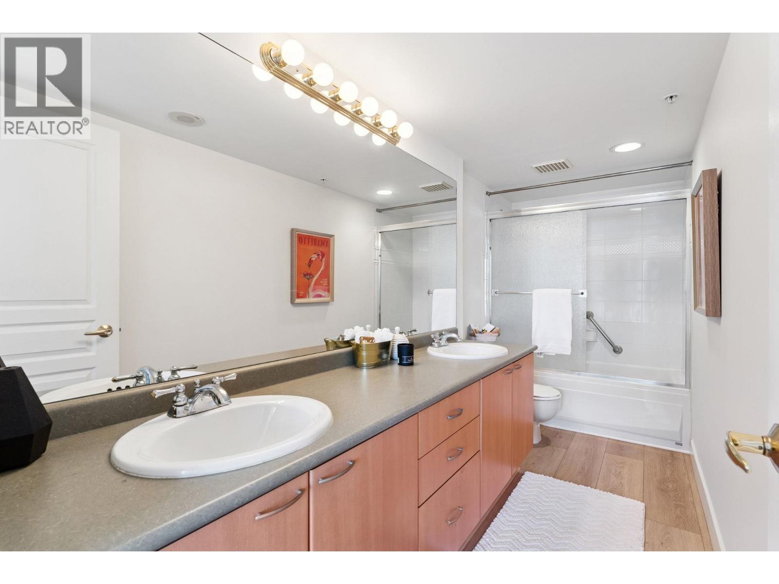 601 108 E 14TH STREET, North Vancouver