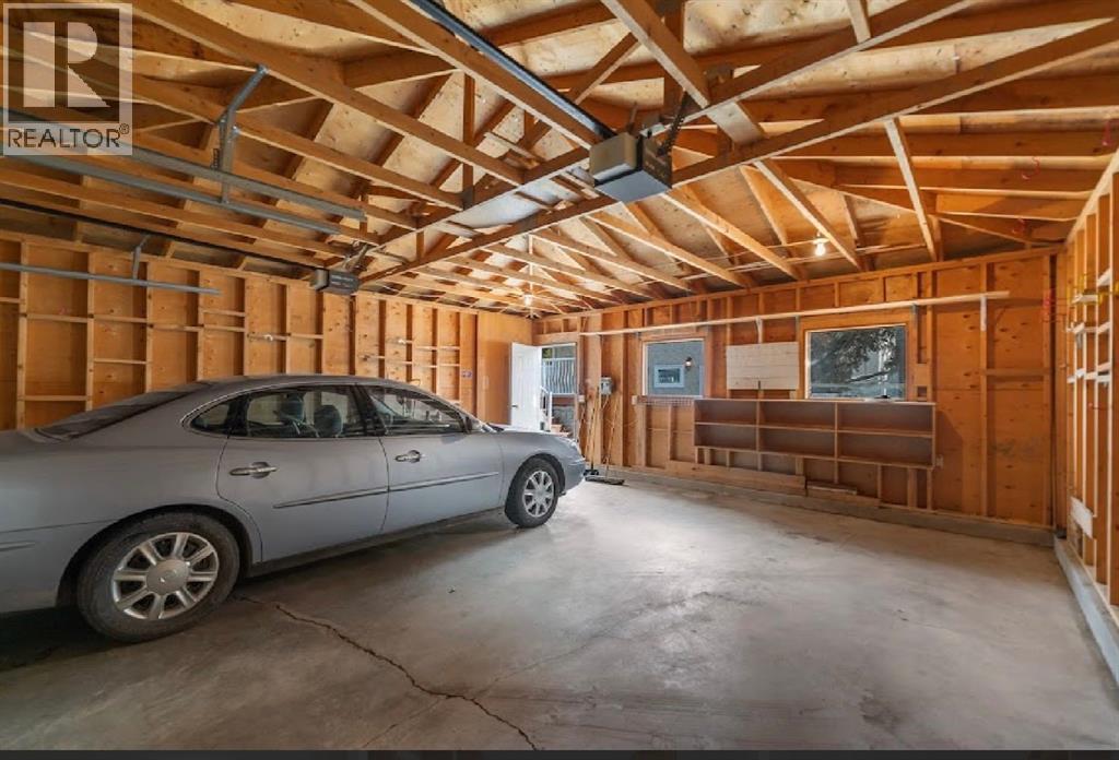 Single Family House 4 Level for Sale in  Brisebois Drive NW Brentwood Calgary 