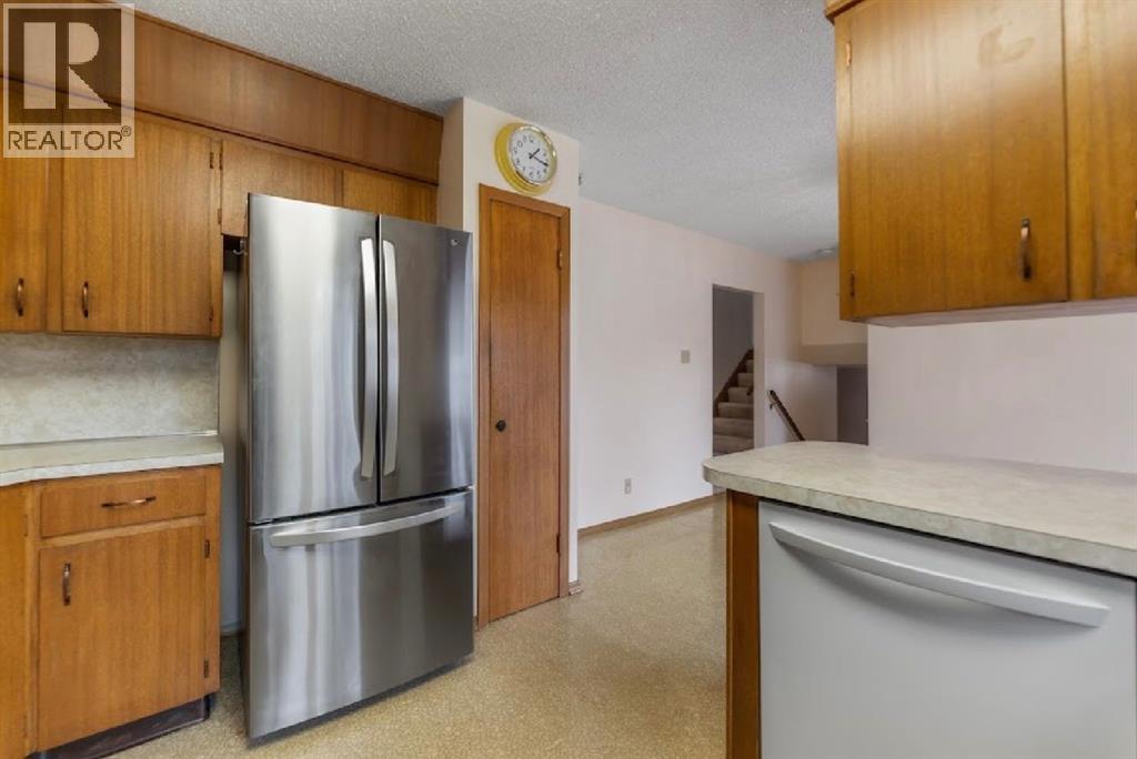 Single Family House 4 Level for Sale in  Brisebois Drive NW Brentwood Calgary 