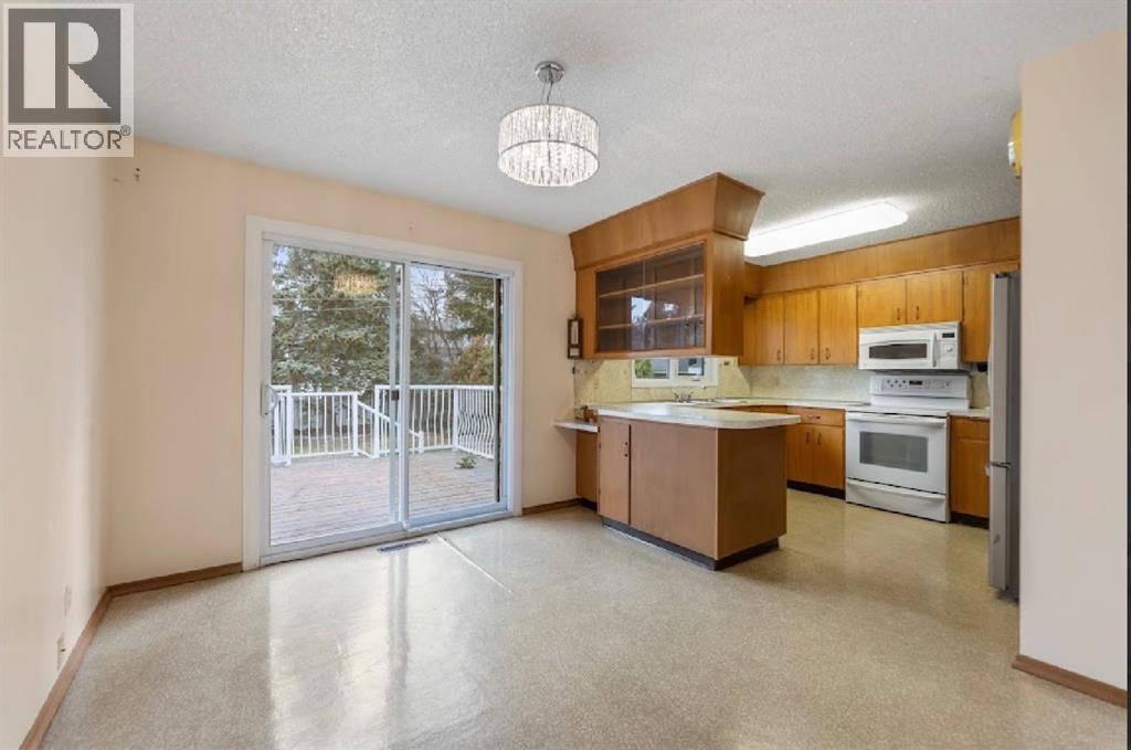 Single Family House 4 Level for Sale in  Brisebois Drive NW Brentwood Calgary 