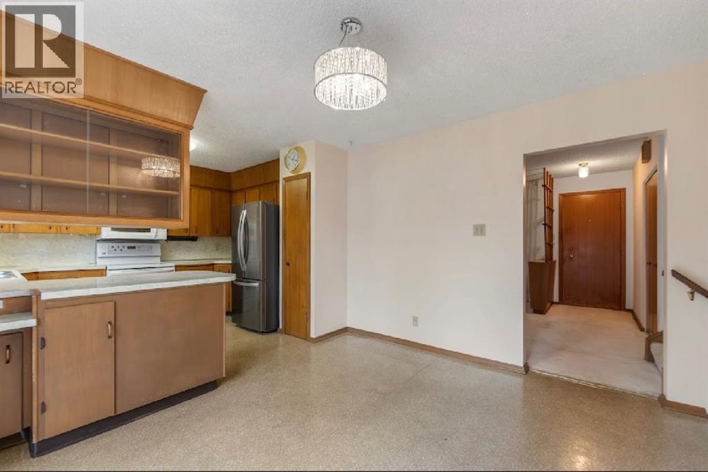 Single Family House 4 Level for Sale in  Brisebois Drive NW Brentwood Calgary 