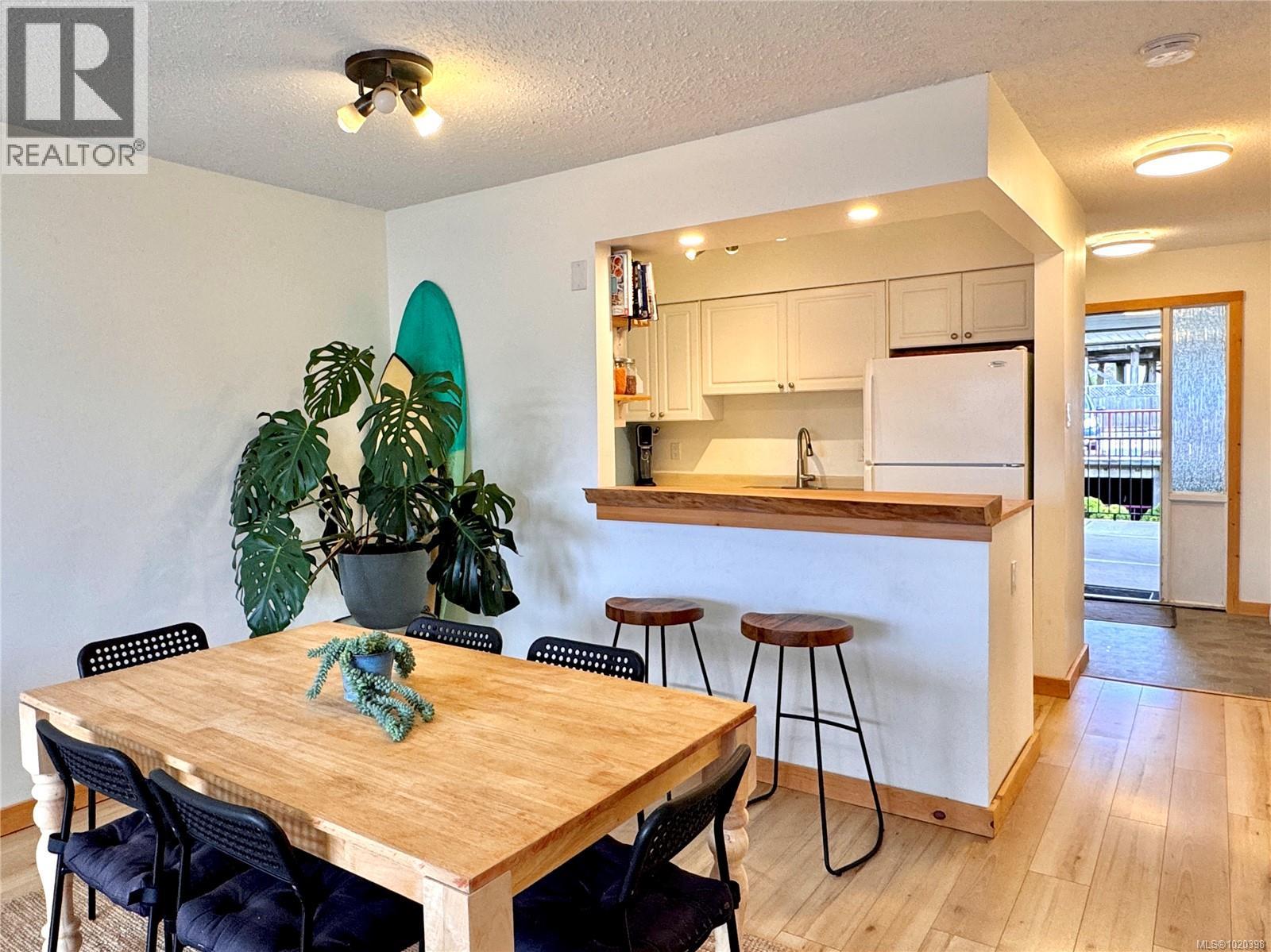 203 250 Hemlock St, Ucluelet