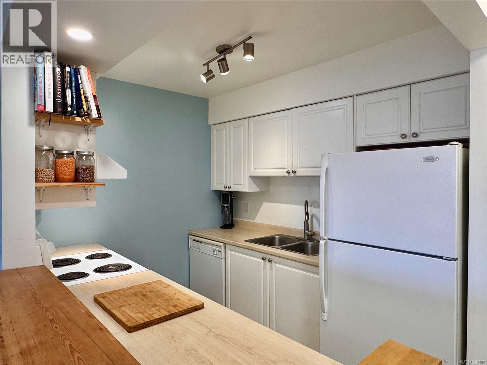 203 250 Hemlock St, Ucluelet