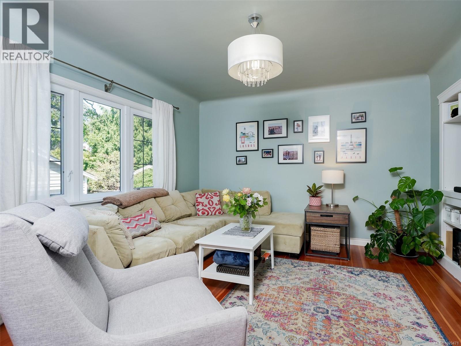 1650 Hampshire Rd, Oak Bay