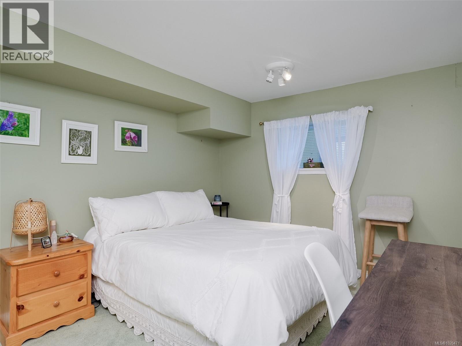 1650 Hampshire Rd, Oak Bay