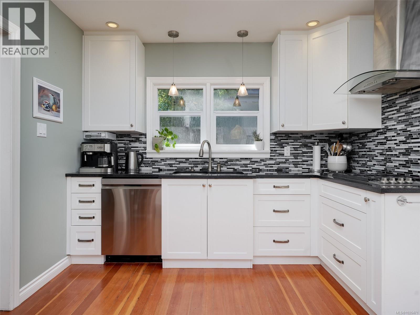 1650 Hampshire Rd, Oak Bay