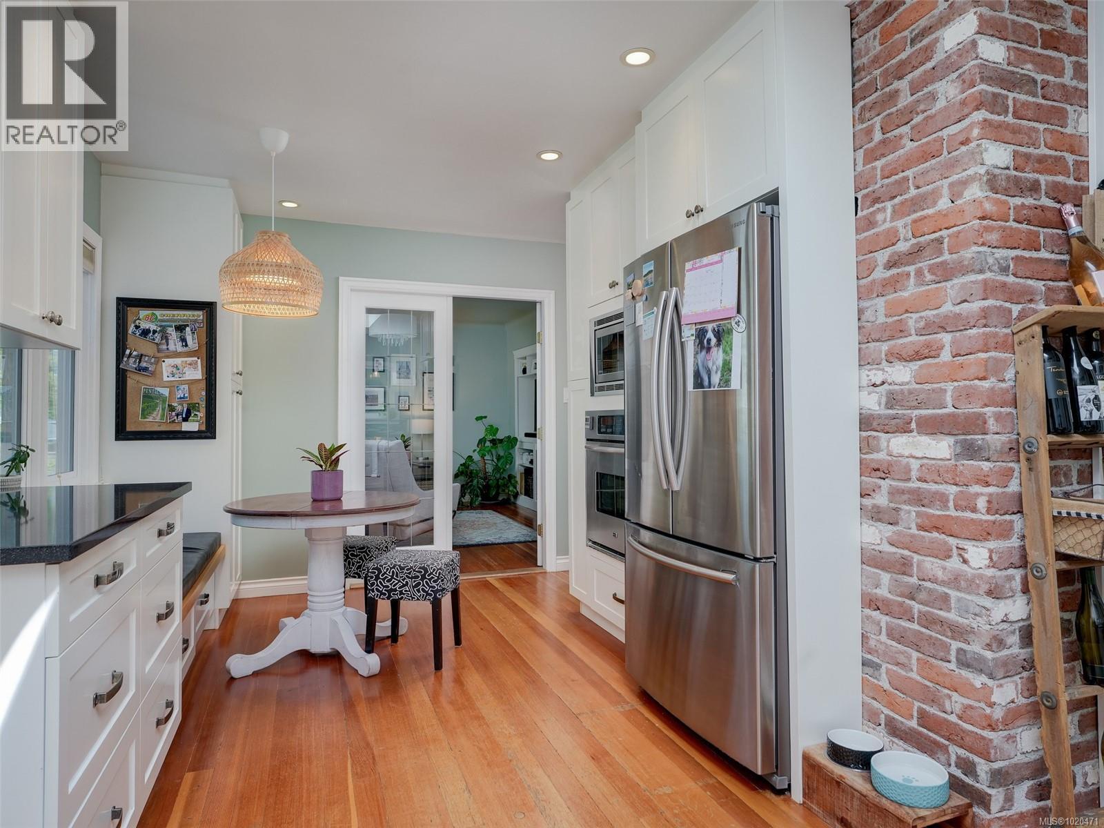 1650 Hampshire Rd, Oak Bay