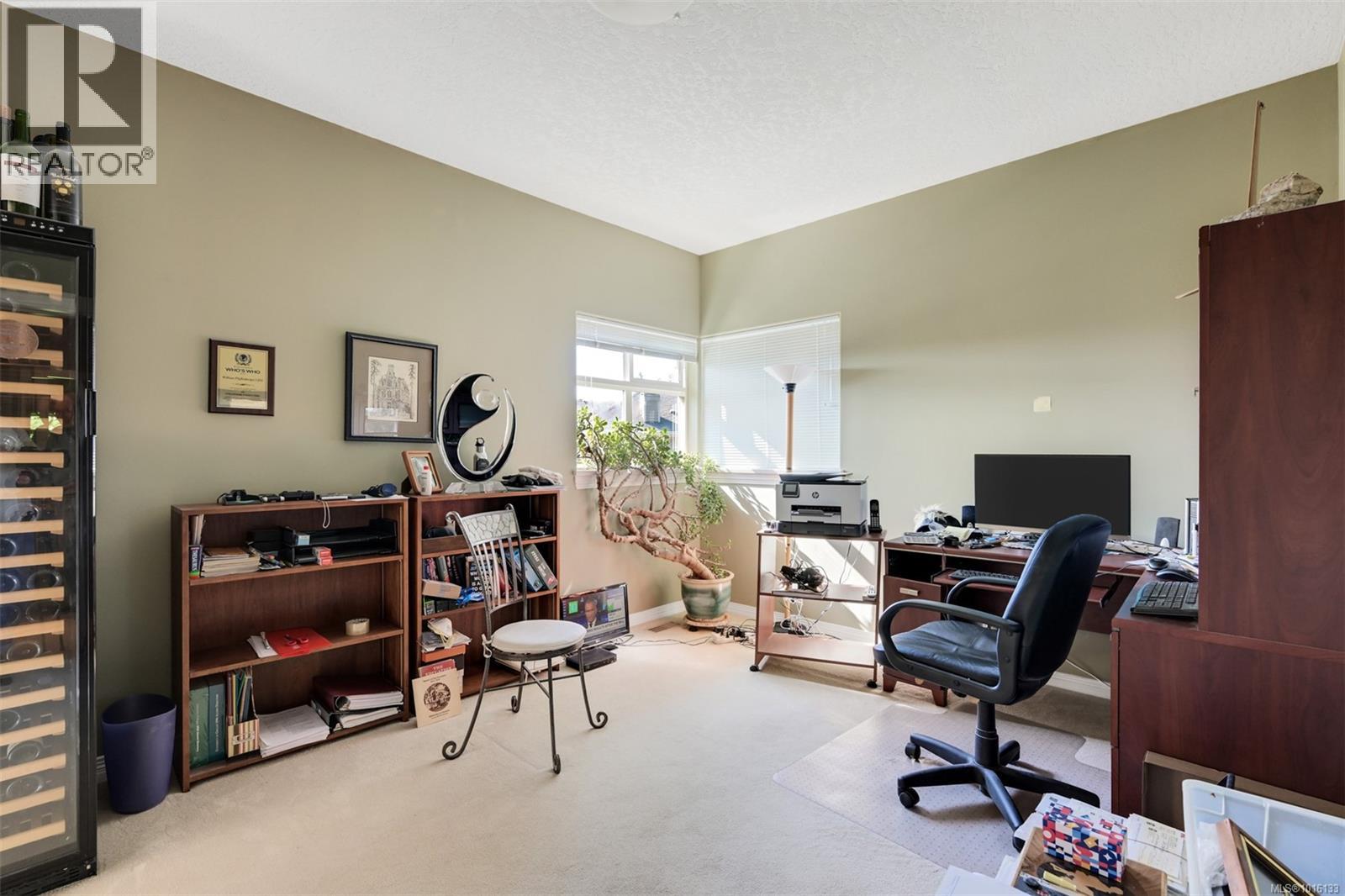 4 4522 Gordon Point Dr, Saanich