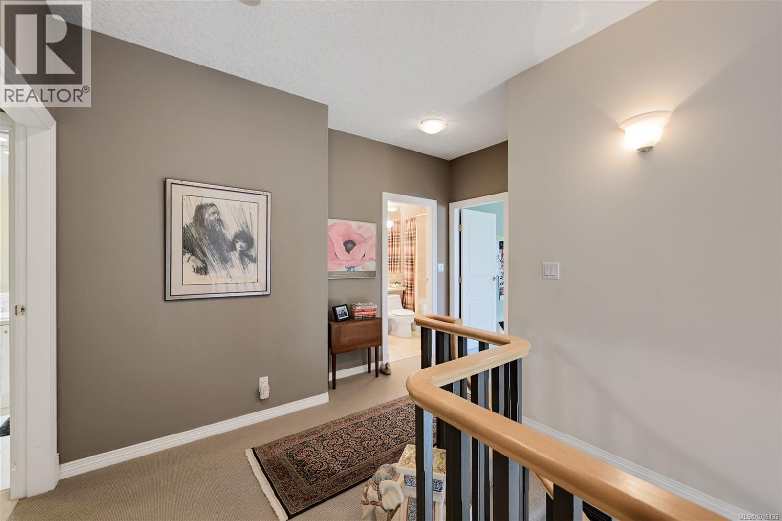 4 4522 Gordon Point Dr, Saanich