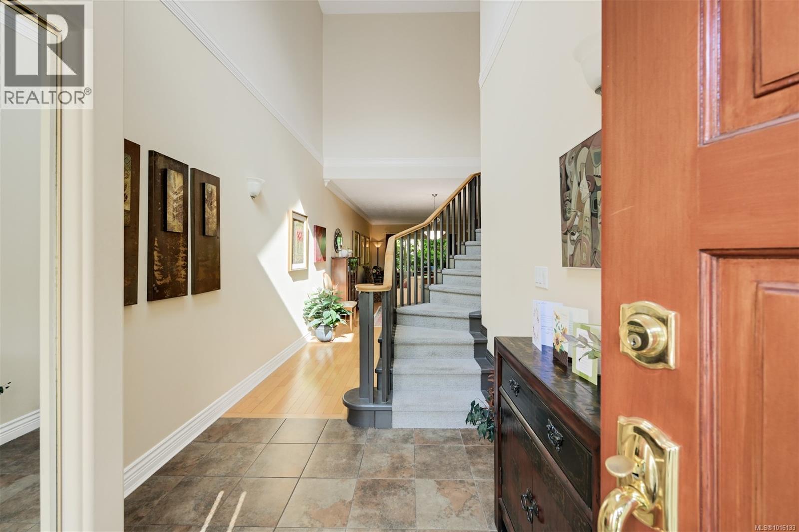 4 4522 Gordon Point Dr, Saanich