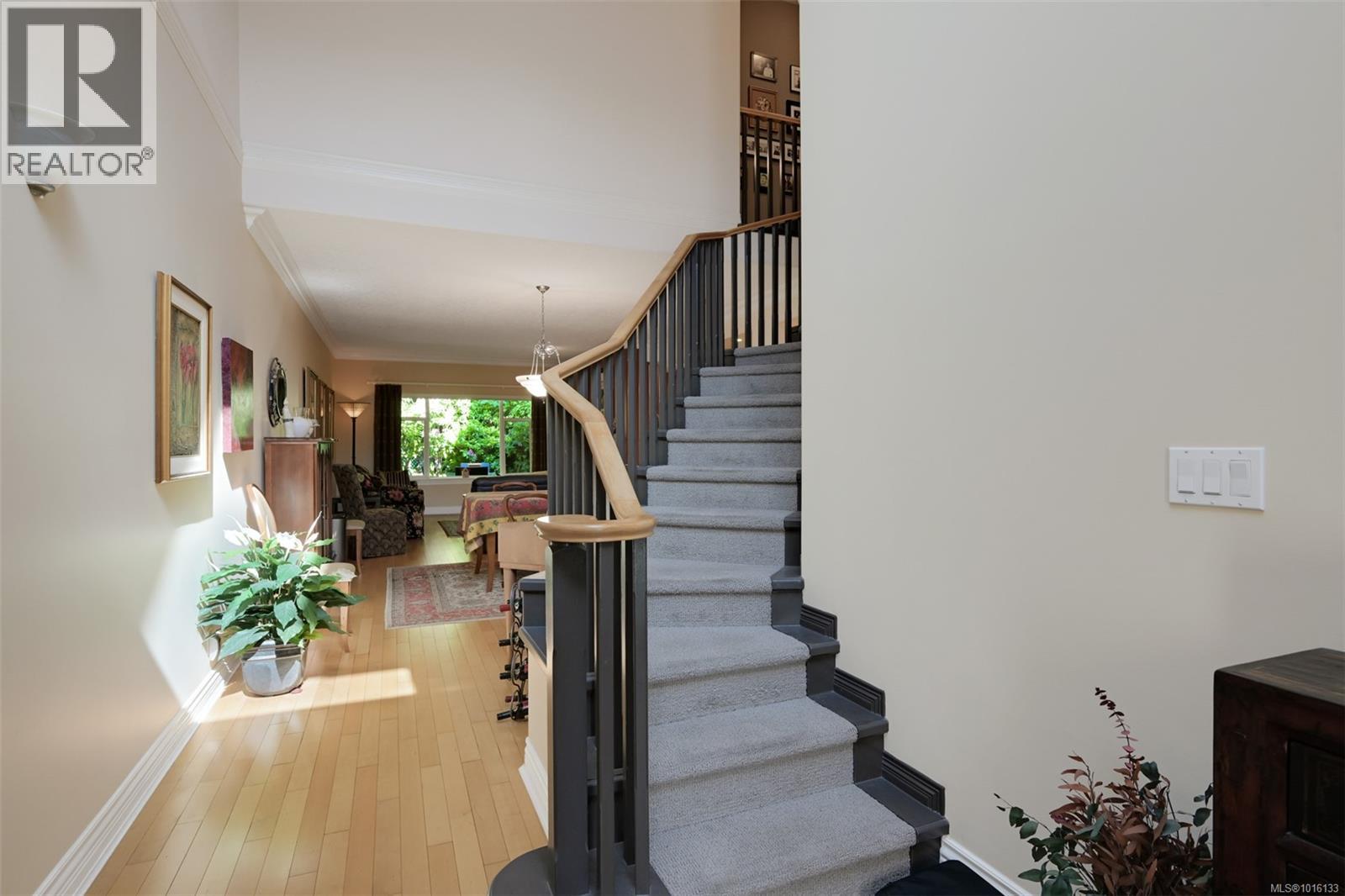 4 4522 Gordon Point Dr, Saanich