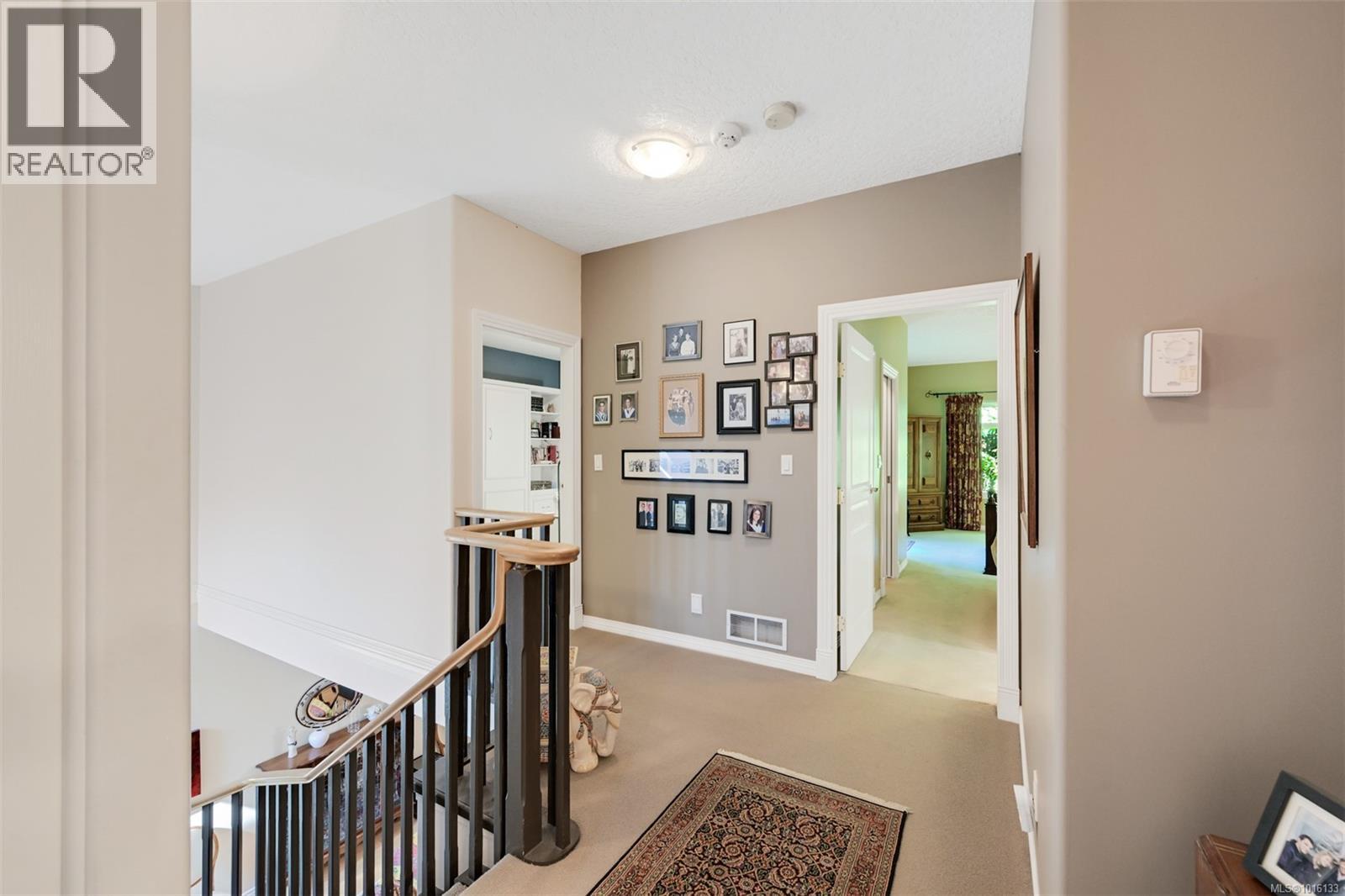 4 4522 Gordon Point Dr, Saanich