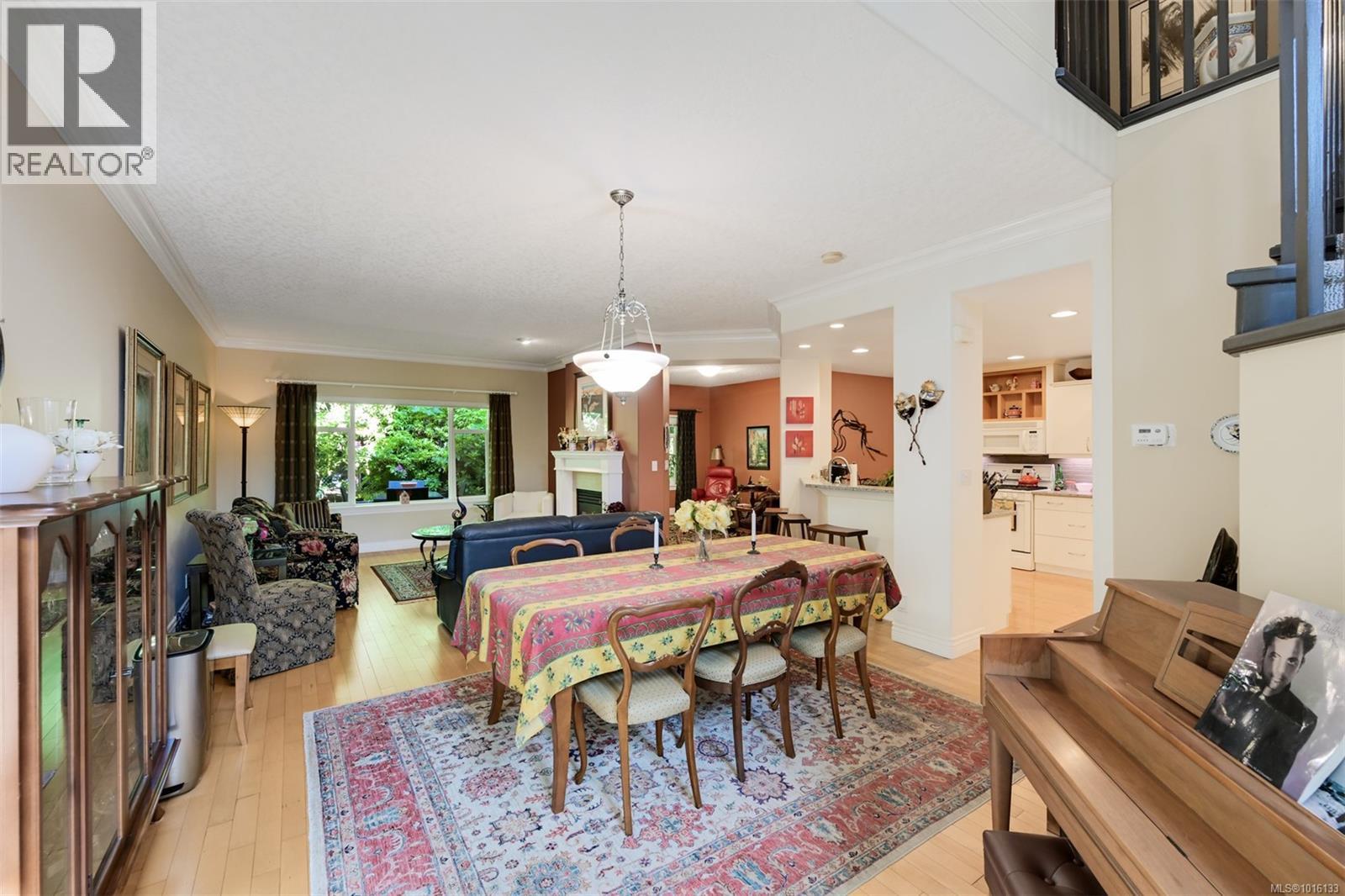 4 4522 Gordon Point Dr, Saanich