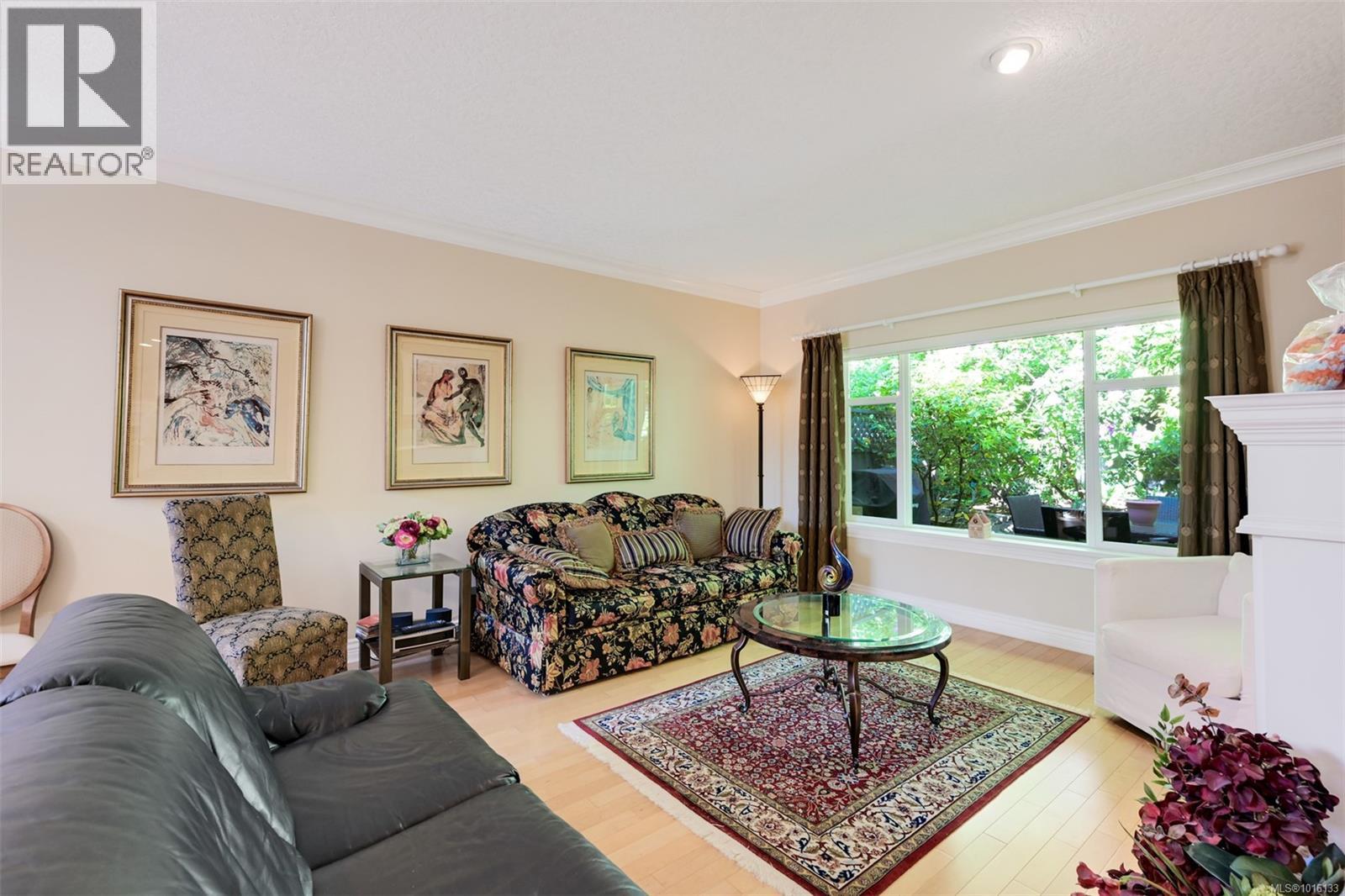 4 4522 Gordon Point Dr, Saanich