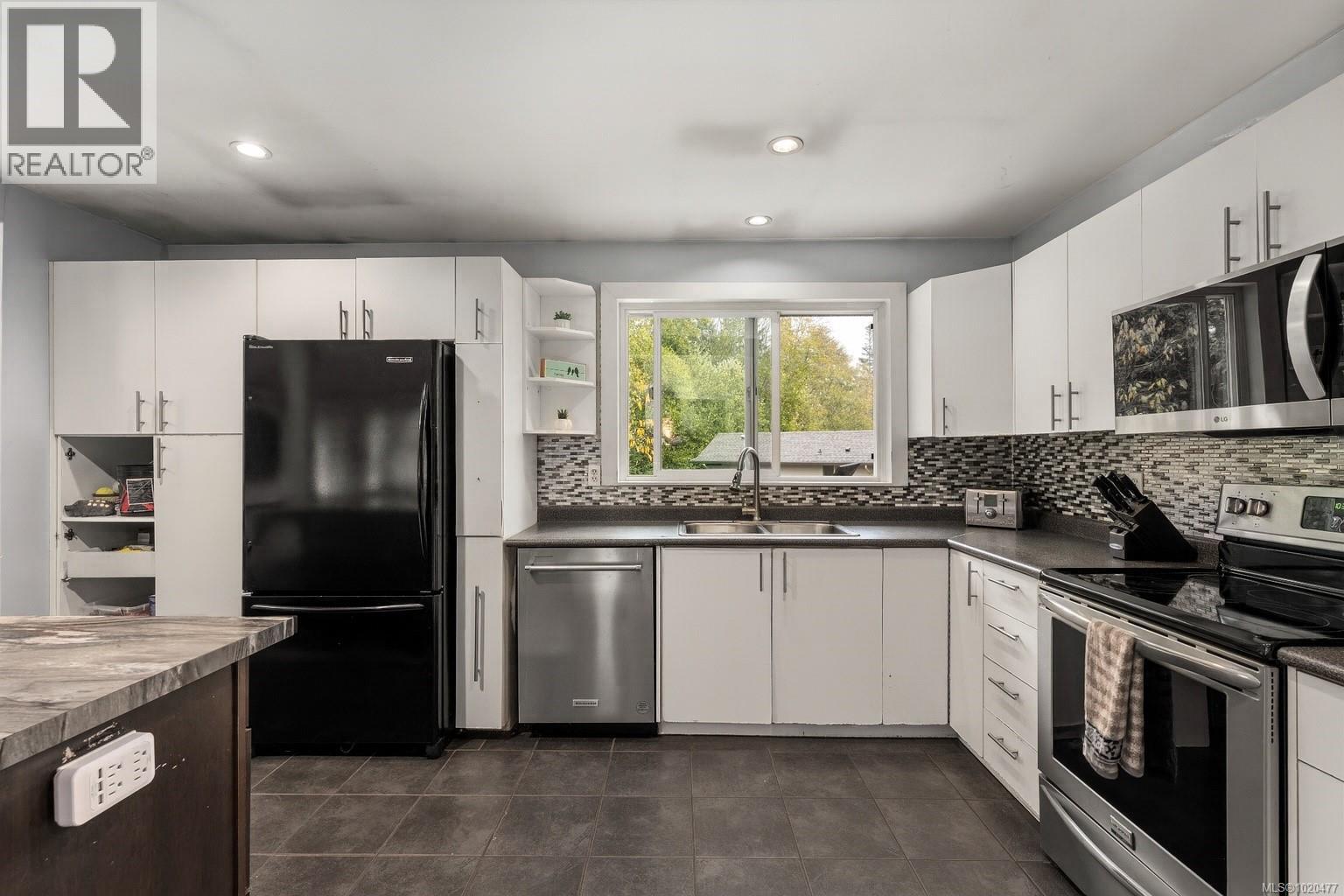 3086 Shamrock Pl, Nanaimo