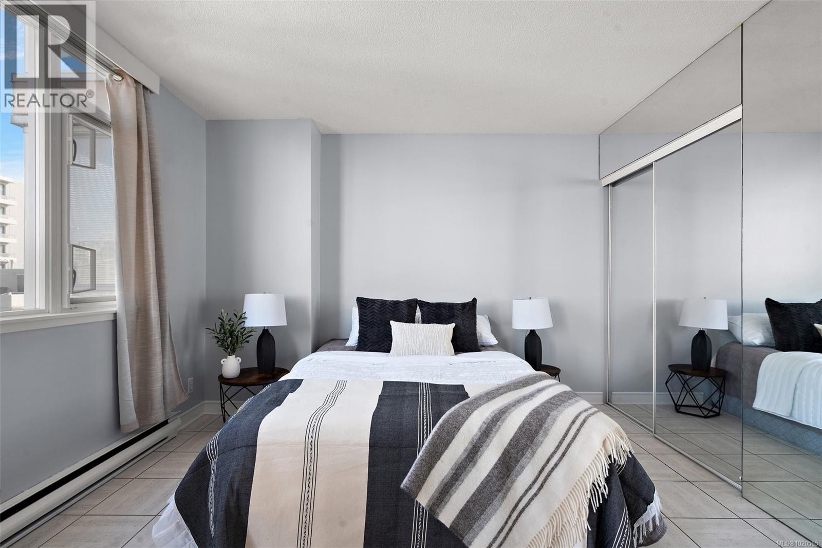 1009 835 View St, Victoria